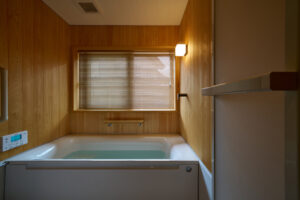 木曽檜材を使ったハーフユニットバス