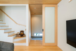 リビングから玄関